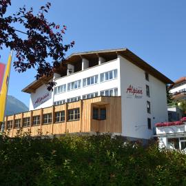 Hotel Alpina nature-wellness, отель в городе Венс