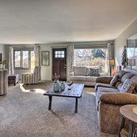 Cozy Choteau Home w/ Fire Pit, Grill, Yard!, hotel v destinácii Choteau
