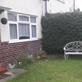 Green Village Guest House - Near Manchester Airport, hotel in Sale
