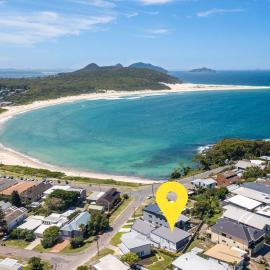 Fingal Bay Seabreeze Unit 2 16 Tuna Crescent, hotel in Fingal Bay