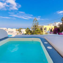 The Muses of Santorini Private Jacuzzi Suites, hotel Vóthonban