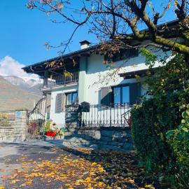 Casa Vacanza DELLE OROBIE, hotell sihtkohas Cedrasco