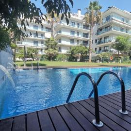 Spacious 4BR Family Apartment with Pool & Parking in Lloret de Mar