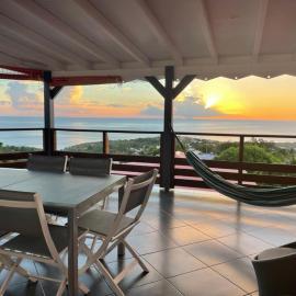Gîte Passion Kréyol, Vue mer et montagne, SPA privé, hotelli kohteessa Vieux-Habitants