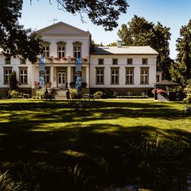 Dwór Podstolice - House of Rosenthal, hotel di Podstolice
