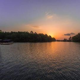 LAKEFRONT 7 MIN to OAKLAWN & 10 MIN to DOWNTOWN STR License #A22-0004, hotel in Hot Springs