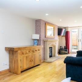 Cosy 3 Bed Cottage-Sleeps 6-Parking-Garden-Work or Leisure