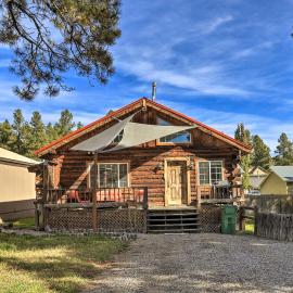 Tasteful Log Cabin Retreat on Lake Pagosa!, hotel in Pagosa Springs
