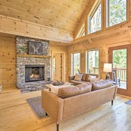 12 Mi to Sugar Mtn! Group Getaway w/ 2 Decks