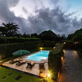 Casa do Pinheiro with shared swimming pool, hotel in São Vicente Ferreira
