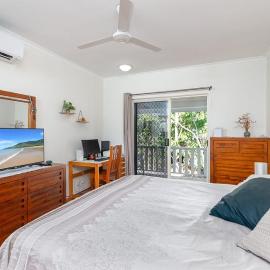 Entire 2 bedroom townhouse - Four Mile Beach Escapes - your home away from home, ξενοδοχείο στο Πορτ Ντάγκλας