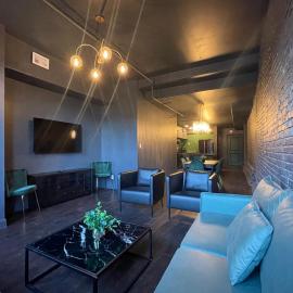 Luxury City Escape & Peaceful Retreat by Hollyhock, hotel in Louisville