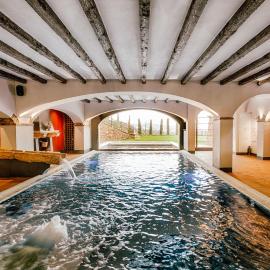 Dimora storica Giorni resort & spa، فندق في Pignola