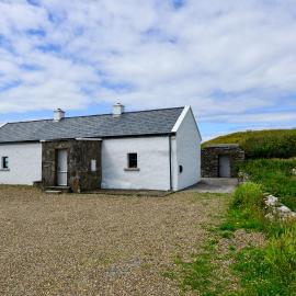 Doolin में, होटल Russells Cottage