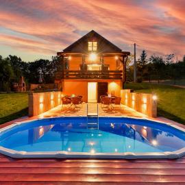 Jungle House with private pool, hot tub and sauna, hotel in Sveti Ivan Zelina