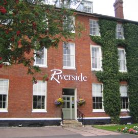 The Riverside House Hotel, khách sạn ở Mildenhall