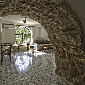 The Nest - A Romantic Vacation Home in Ein Kerem - Jerusalem, hotell i Jerusalem