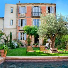 La Maison Rouge d'Uzes B&B, hotel en Uzès