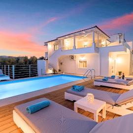 Etoile Villa Heated Pool, hotel en Vathi