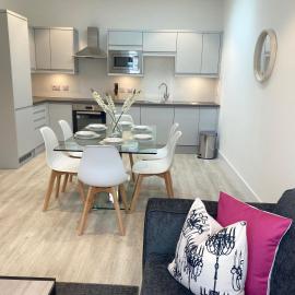 Peak at Fleet Heights Apartment Four, hótel í Fleet