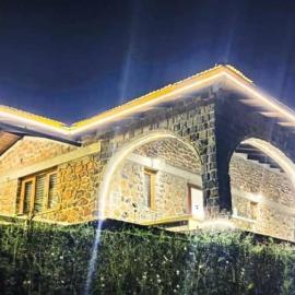 EZE NOF - A hilltop villa with 360º water view, hotel din Nashik