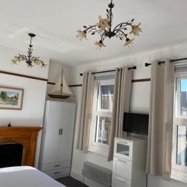 Cosy 2 Bedroom House with courtyard -award winner 2023-2025!