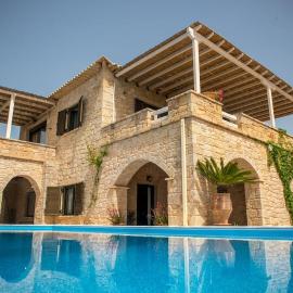 Magnificent, Authentic Private Villa and the Guest house, hotel din Kardhamili