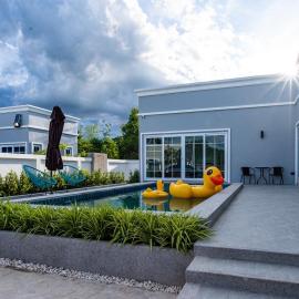 A Day-Away Pool Villa , Huahin Cha-am, hotel in Ban Phu Wai