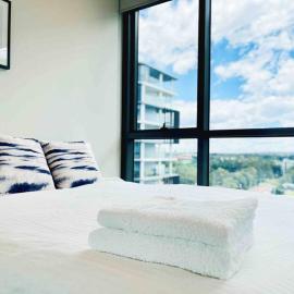 Macquarie Park high level 2bed 2bath with Study Gym & Pool، فندق في سيدني