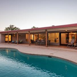 @TucsonMuralHouse w/pool & hot tub on golf course