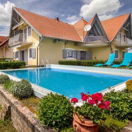 Familia apartman 100/2, hotel in Balatonmáriafürdő