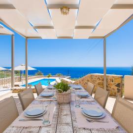 Villa Thromila - Panoramic Sea view in South Crete، فندق في Dhamnóni