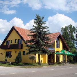 Restaurace penzion Rafael, hotel in Dlouhá Brtnice