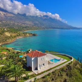 Seafront Villa Kefaloniaprivatevillas, hotel in Trapezaki