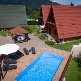 Runolist Mountain Resort - 3 Chalets with pool & spa near Risnjak, hotel en Crni Lug