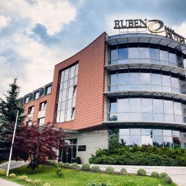 Ruben Hotel Zielona Góra, hotel v destinaci Zelená Hora