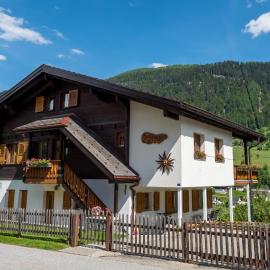 Chalet Sunnegga, viešbutis mieste Fišas