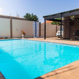 Casa da Noleen, Hotel in Matola