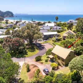 Tuis Grove - Onemana Holiday Home, hotel a Opoutere