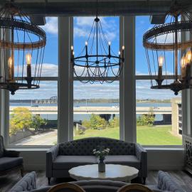 Bluegrass River View -- Soak and Savor with Hollyhock Suites, hotel in Louisville