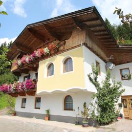 Apartment Zillertalblick by Interhome, hotel in Hainzenberg