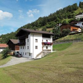 Apartment Alpenherz-1 by Interhome, hotel en Fendels