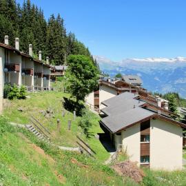 Chalet Edelweiss by Interhome，萊斯克倫斯的飯店