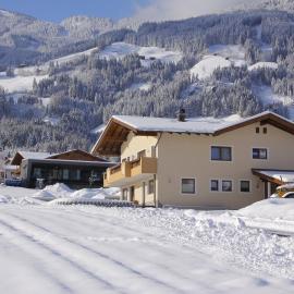 Ferienwohung Huber, hotel v destinácii Fügen