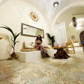 Amira 1899 Luxury Suite Private Spa Jacuzzi and Sauna