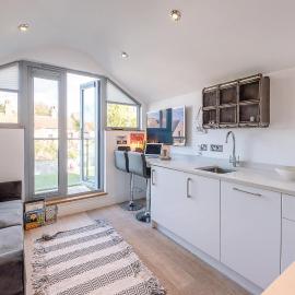 Papillon, Southwold - A Modern Flat with Balcony, hotel in Southwold