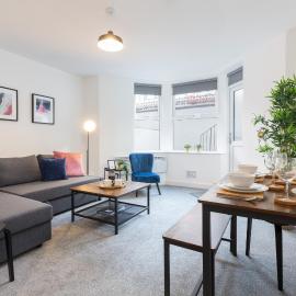 Charles Alexander Short Stay - Charnley House Apartments