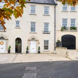 Escape Ordinary at Devenish Manor, hotel in Enniskillen