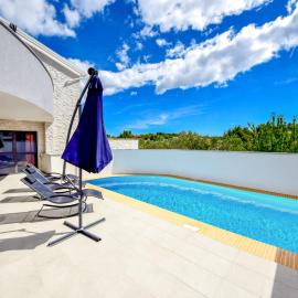 Holiday Home West by Interhome, hotel i Sovlje