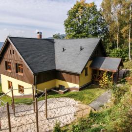 Holiday Home Albrechtice by Interhome، فندق في ألبيرتشيك في ييزريسكي هوراش